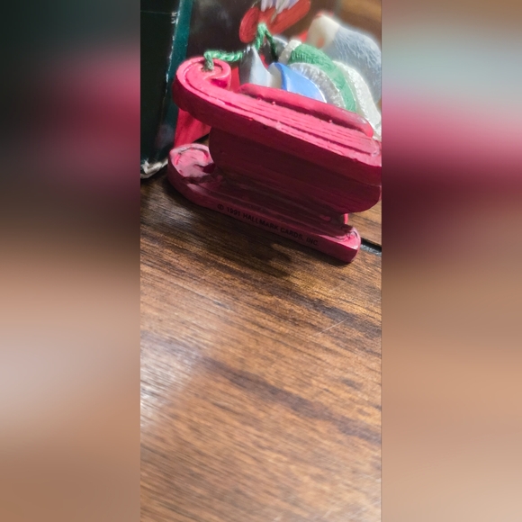 Hallmark Keepsake Ornament Look Out Below 1991 - Picture 3 of 3